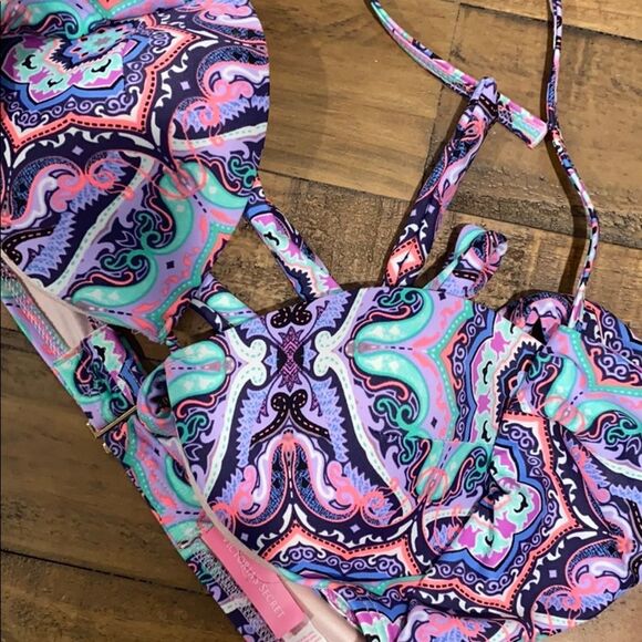 Victoria Secret PINK Women’s Unforgettable Swim Bikini Top Halter Paisley Sz 34A - Picture 6 of 7